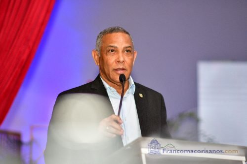 Foro aborda el futuro de la provincia Duarte_00005