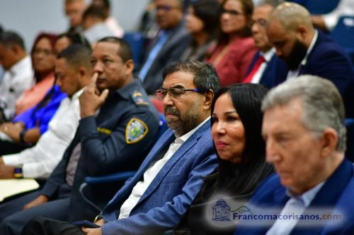 Foro aborda el futuro de la provincia Duarte_00006