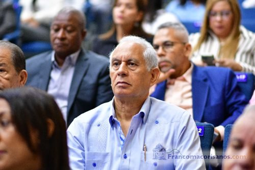Foro aborda el futuro de la provincia Duarte_00017