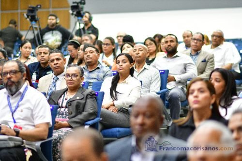 Foro aborda el futuro de la provincia Duarte_00020