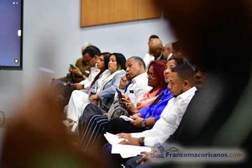 Foro aborda el futuro de la provincia Duarte_00024
