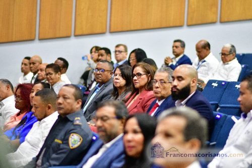 Foro aborda el futuro de la provincia Duarte_00027