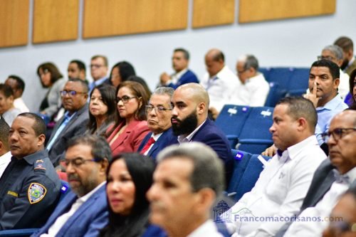 Foro aborda el futuro de la provincia Duarte_00028