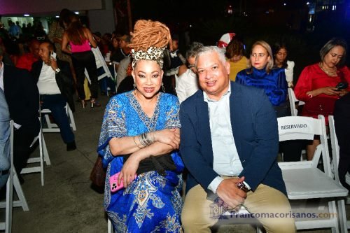 Franklin Romero enciende las luces navideñas de la Oficina de Gestión Senatorial Duarte_00005