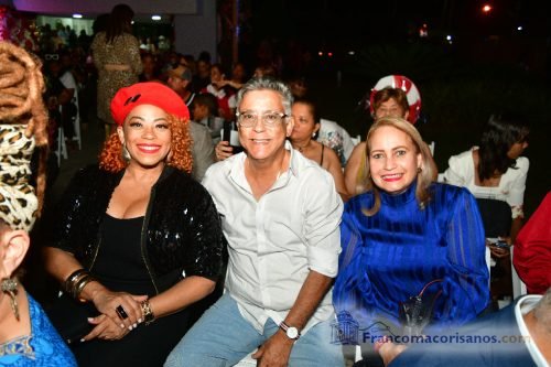 Franklin Romero enciende las luces navideñas de la Oficina de Gestión Senatorial Duarte_00006