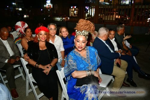 Franklin Romero enciende las luces navideñas de la Oficina de Gestión Senatorial Duarte_00007