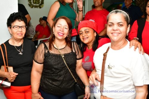 Franklin Romero enciende las luces navideñas de la Oficina de Gestión Senatorial Duarte_00022