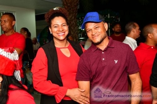 Franklin Romero enciende las luces navideñas de la Oficina de Gestión Senatorial Duarte_00023