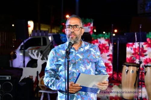 Franklin Romero enciende las luces navideñas de la Oficina de Gestión Senatorial Duarte_00025