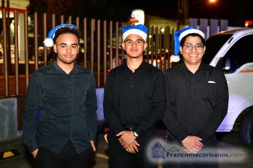 Franklin Romero enciende las luces navideñas de la Oficina de Gestión Senatorial Duarte_00029