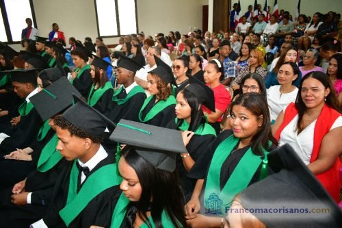 Graduacion Liceo Pedro Henriquez Ureña-Sept 00009