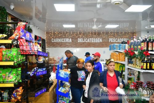 Inauguracion 'La Esquina' Luis Camilo_00026