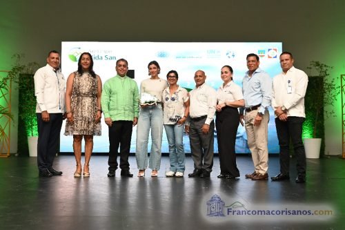 Proyección documental Islas de Plástico_00025