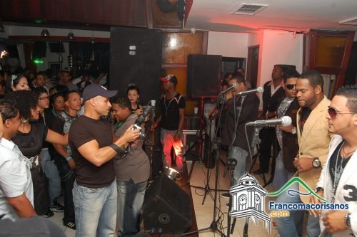 Tbt 2009 Julián Oro Duro En Luffero Café, Cuando Yiyo Sarante Era Corista 06