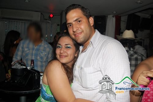 Tbt 2009 Julián Oro Duro En Luffero Café, Cuando Yiyo Sarante Era Corista 27