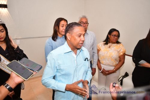 Alcalde Alex Díaz entrega dos funerarias municipales en SFM_00007