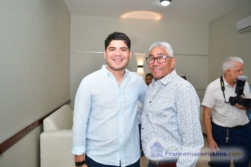 Alcalde Alex Díaz entrega dos funerarias municipales en SFM_00018