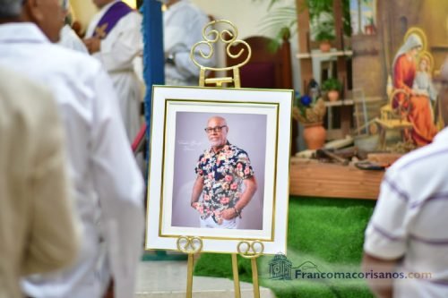 Artistas francomacorisanos rinden emotivo homenaje en el último adios al maestro Henry Hierro_00001