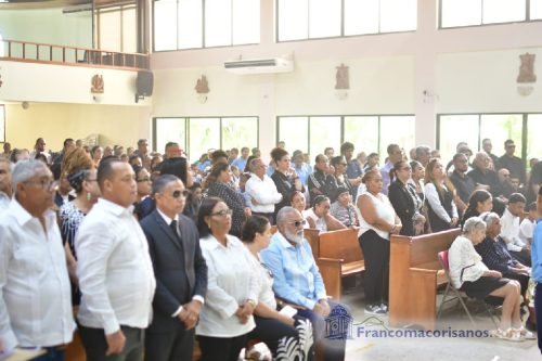 Artistas francomacorisanos rinden emotivo homenaje en el último adios al maestro Henry Hierro_00006