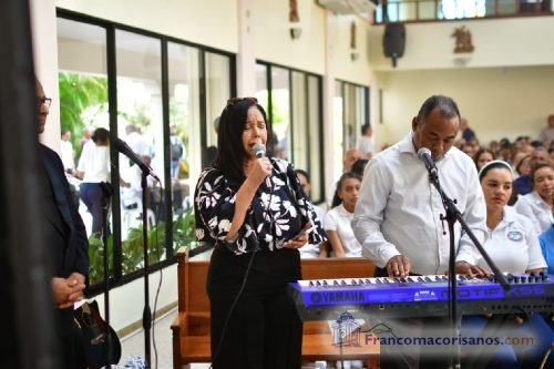 Artistas francomacorisanos rinden emotivo homenaje en el último adios al maestro Henry Hierro_00009