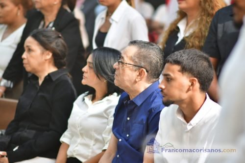 Artistas francomacorisanos rinden emotivo homenaje en el último adios al maestro Henry Hierro_00010