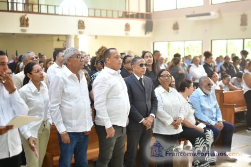 Artistas francomacorisanos rinden emotivo homenaje en el último adios al maestro Henry Hierro_00011