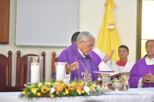 Artistas francomacorisanos rinden emotivo homenaje en el último adios al maestro Henry Hierro_00015