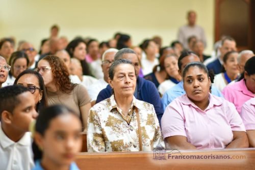 Artistas francomacorisanos rinden emotivo homenaje en el último adios al maestro Henry Hierro_00017