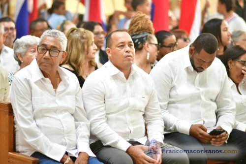 Artistas francomacorisanos rinden emotivo homenaje en el último adios al maestro Henry Hierro_00026