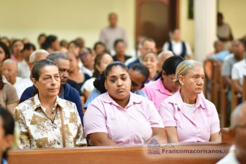 Artistas francomacorisanos rinden emotivo homenaje en el último adios al maestro Henry Hierro_00030