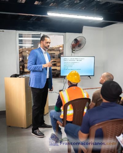 CMDSiglo 21 dicta conferencia en Olorin Industrial sobre salud masculina_00015