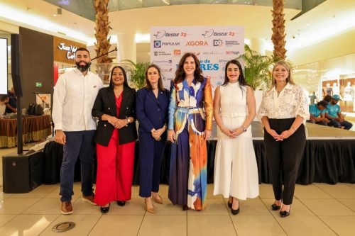 Foto Principal Kelvin Santelises, Rosa González, Alicia Figueroa, Theresa Sullivan, Cesarina Beauchamp, Ana Adela Vásquez