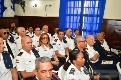 Graduacion de los bomberos en el ayuntamiento_00124
