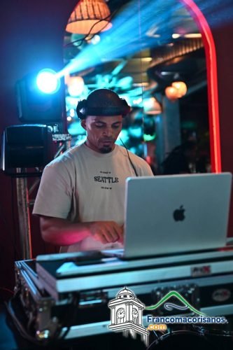 Joaquín Cautiva Al Público De Celia Bistro En Las Guáranas 06
