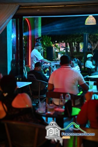 Joaquín Cautiva Al Público De Celia Bistro En Las Guáranas 07