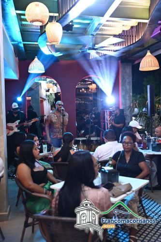 Joaquín Cautiva Al Público De Celia Bistro En Las Guáranas 10