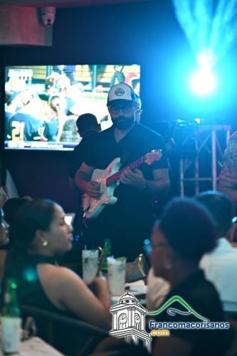 Joaquín Cautiva Al Público De Celia Bistro En Las Guáranas 14