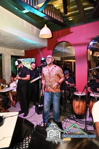 Joaquín Cautiva Al Público De Celia Bistro En Las Guáranas 18