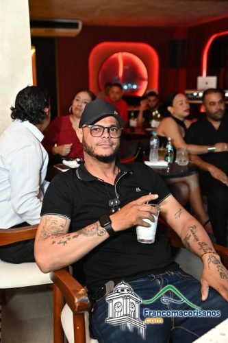Joaquín Cautiva Al Público De Celia Bistro En Las Guáranas 29