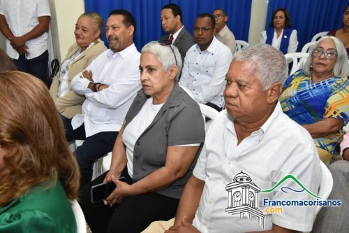 Uasd Sfm Reconoce Docente Jubiladocon Mas De 30 Años 13