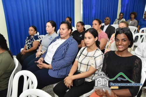 Uasd Sfm Reconoce Docente Jubiladocon Mas De 30 Años 22