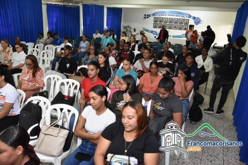 Uasd Sfm Reconoce Docente Jubiladocon Mas De 30 Años 30